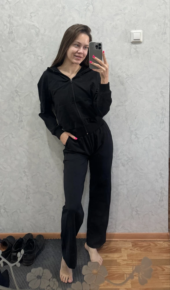 Отличный костюм, очень удобный и выглядит стильно. Ткань к телу приятная, сшит качественно. Штаны идеальные по удобству, отличная ширина штанин