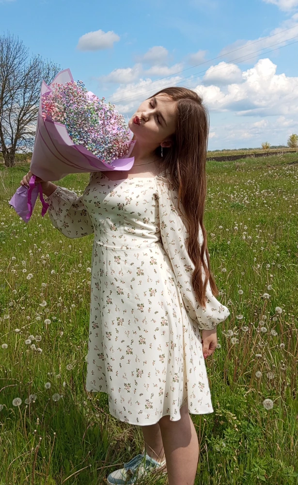 Отличное платье 😍😍😍😍, единственный минус то ,что ткань не дышит и в нем жарко, а так все прекрасно, и ткань не просвечивает