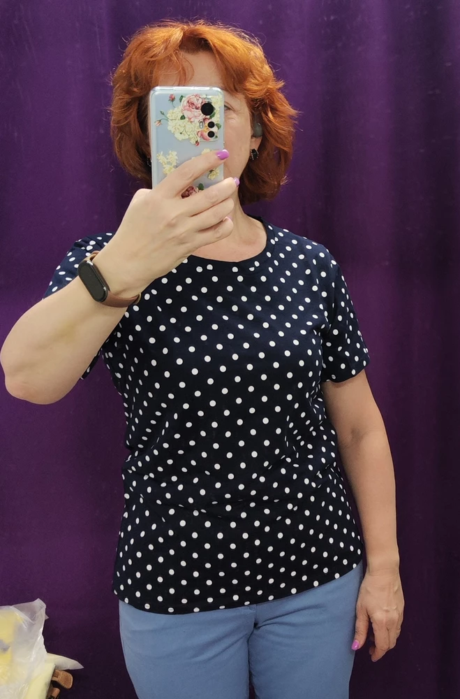 Ношу 46 размер, но его не было, а очень расцветка понравилась. Взяла 48-й. Немного большеват, но не критично. Рисунок четкий, как на фото магазина. Трикотаж и пошив хорошие