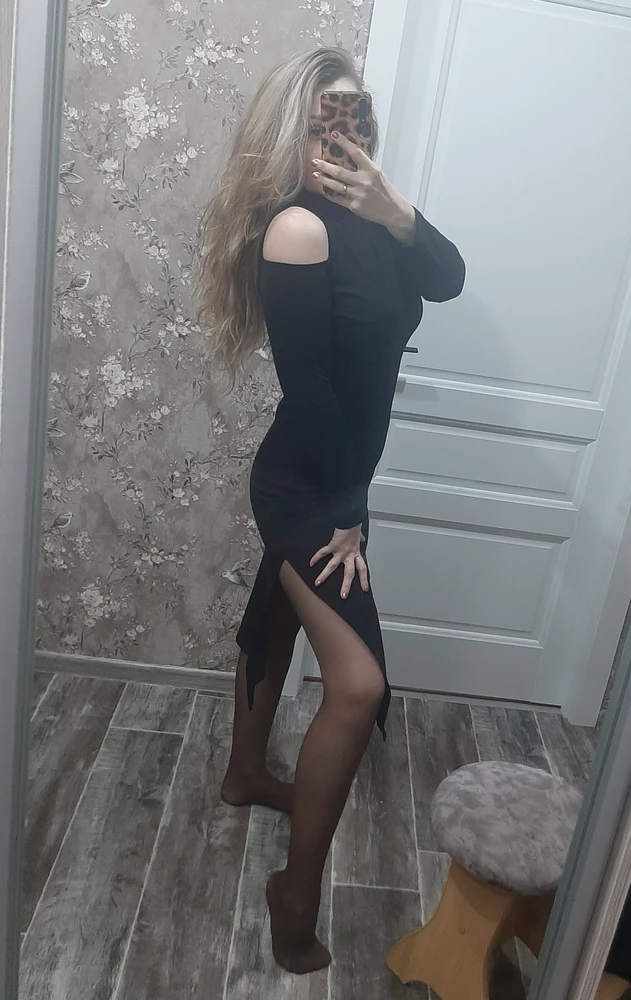 Мне платье, конечно,понравилось, спасибо. Такая ткань,что не собирает пыль, и не мнётся -это радует) 
  А когда бежевое будет 46 размер?