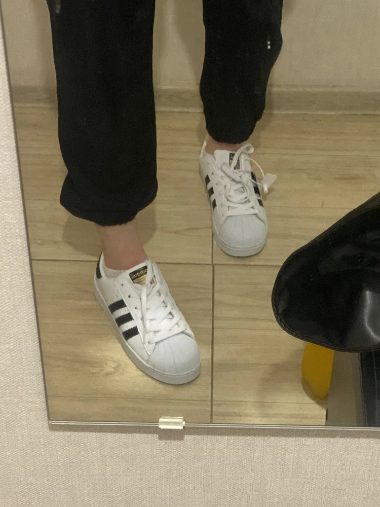 В отзывах писали что маломерит, на свой 39 взяла 41, в итоге большеваты, но носить можно