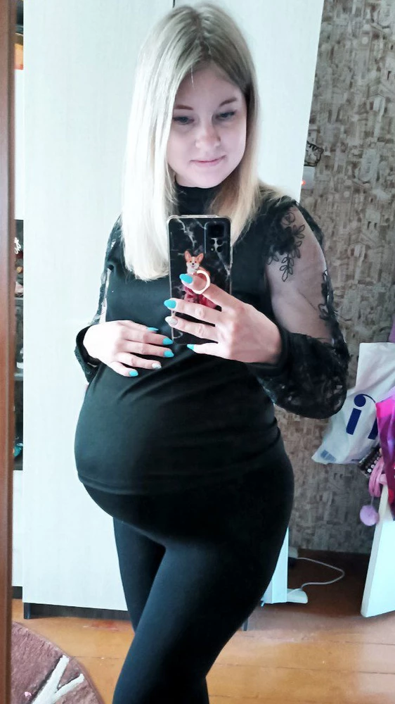 Очень удобные, немного эффект поддержки живота, срок 34 недели и немного остаётся след от резинки, но не критично.
Только в них и хожу