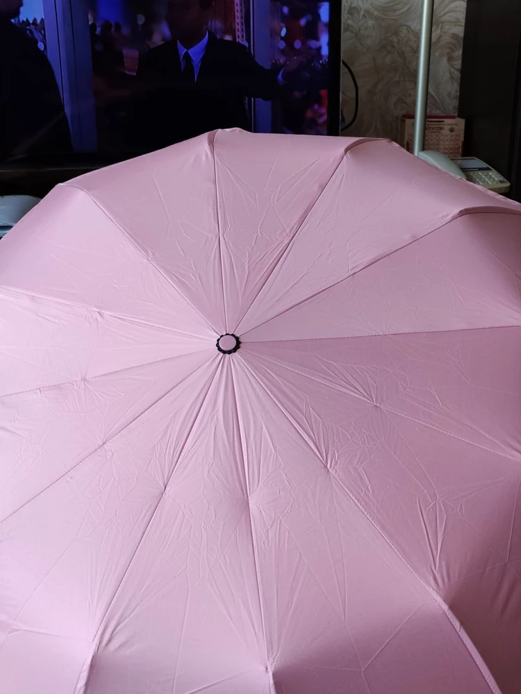 Зонт очень понравился 🩷 Очень красивый розовый цвет с перламутровым оттенком. Видно, что очень крепкая конструкция спиц. Советую!