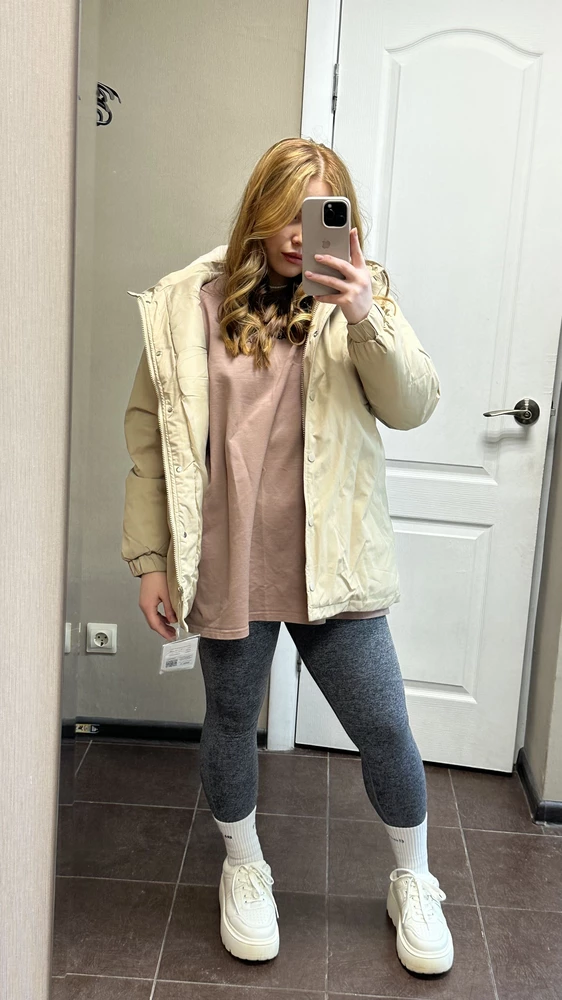 На весну,осень самое то. Можно было взять на рабмер больше, что б была свободнее, но и так нравится 😍 спасибо продавцу!