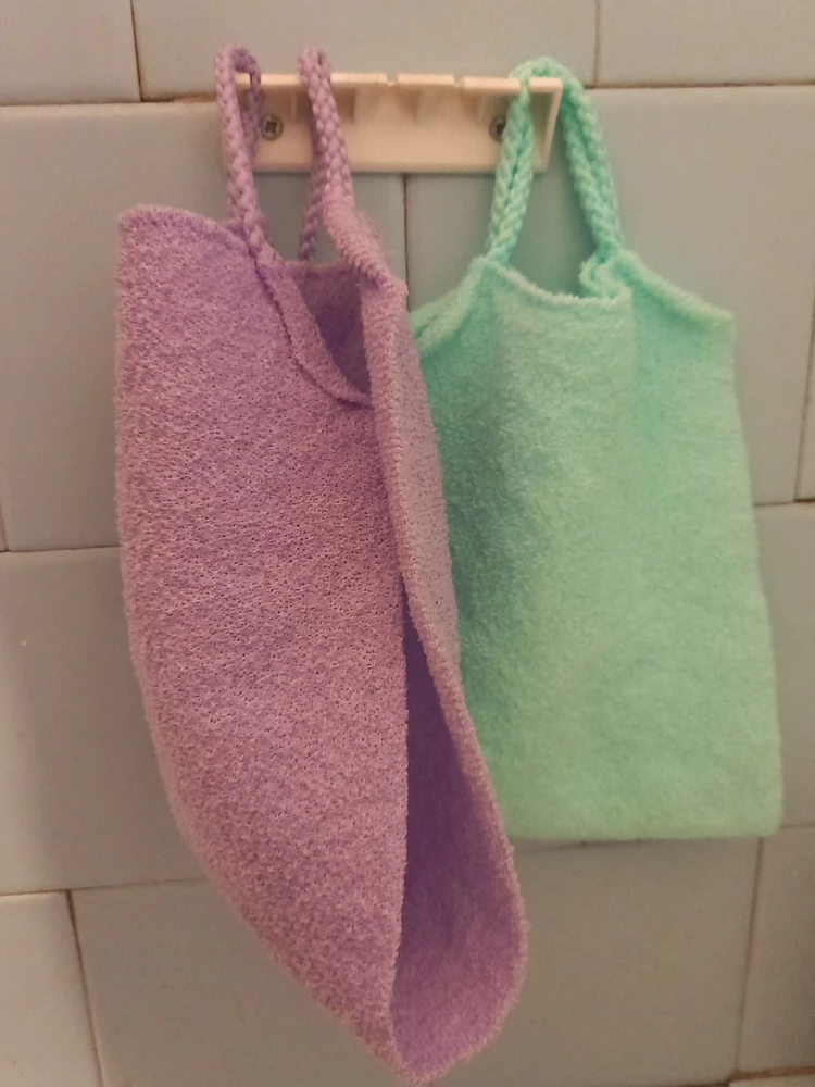 Мочалка классная, даже скраб для тела не нужен.