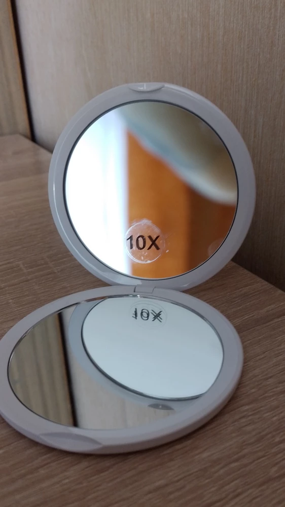 Зеркало просто чудо, вижу в нём всё и без очков