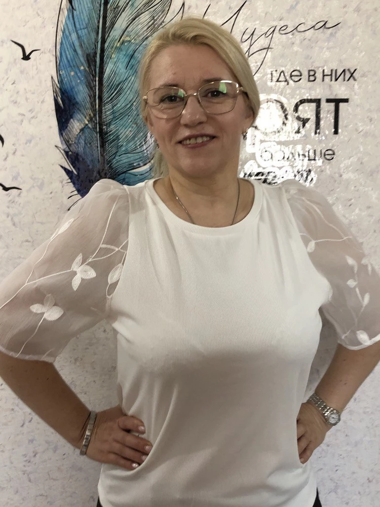 Отличная нарядная блузка,приятная к телу,хорошего качества,отлично сшита.И в пир и в мир.