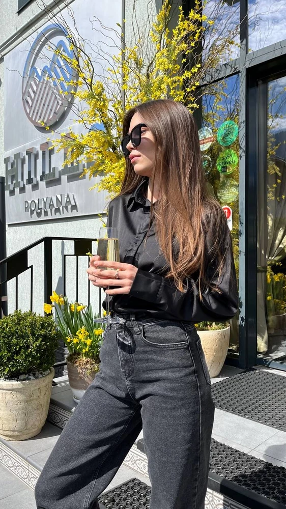 Рубашка очень понравилась!) Ткань приятная и мягкая. Качество отличное, смотрится шикарно 😊