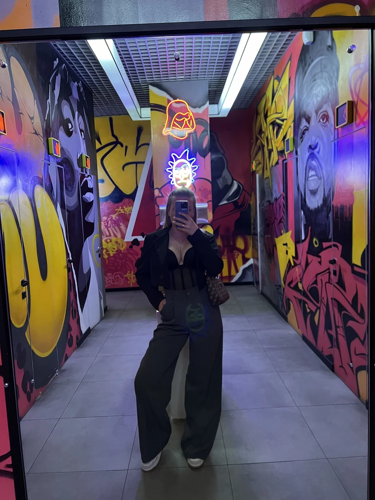 Спасибо вам за такое офигенное качество брюк❤️
Теперь ношу их каждый день, рекомендую каждой девочке, которая хочет себя почувсвовать женственной❤️