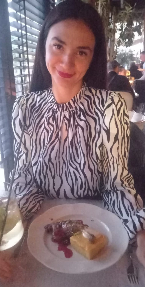 Красивая блузка, всё как на фото, размер подошёл 👍