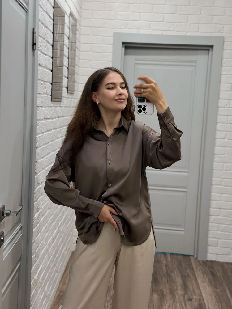 Красивая рубашка,цвет красивый шоколадный приятный,быстро гладиться отпаривателем на лето прям отлично