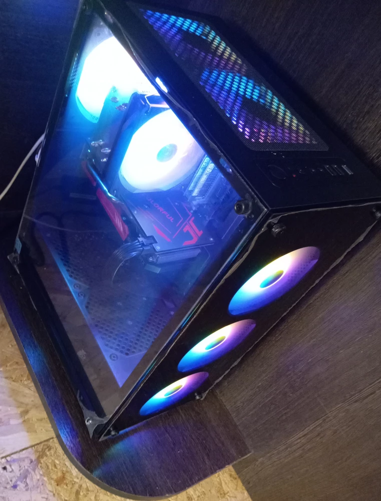 Всё хорошо. Комплектация та, характеристики те. Быстрый, работает тихо. Привезли в срок