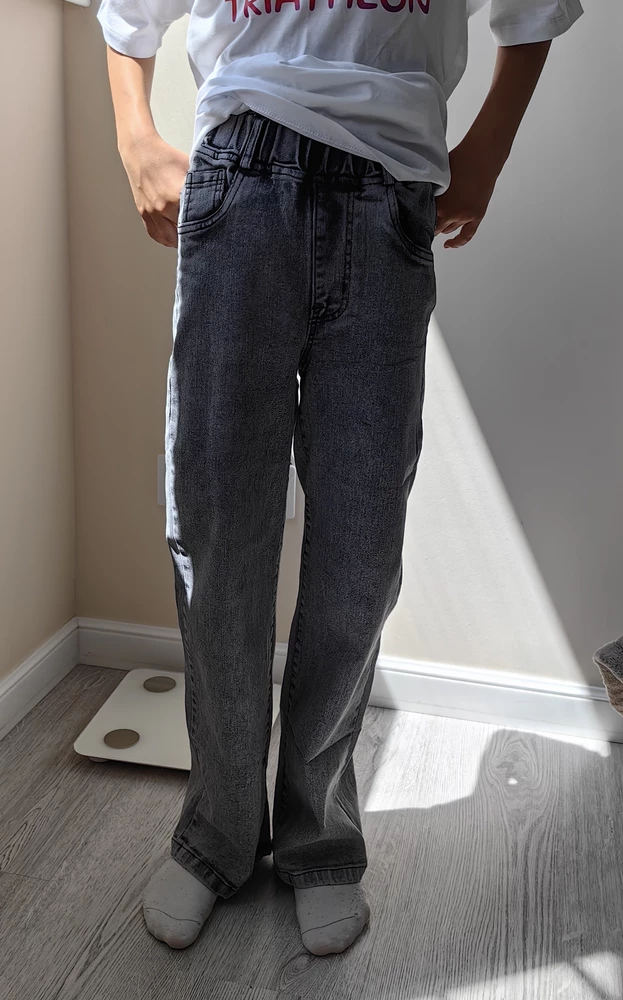 Джинсы классные, плотная джинса, но при этом не тяжелые. Ребенку понравились