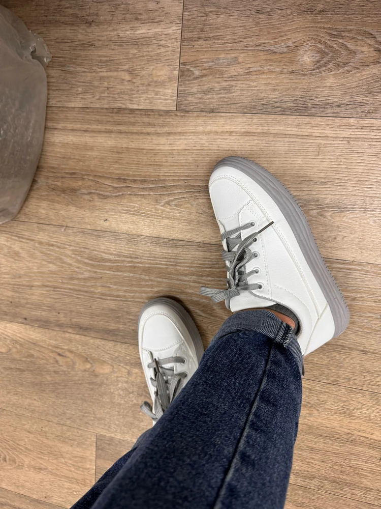 Кайф за 600₽.
Мягкие , удобные.
Маломер.
На мой 34-35 взчла 36 сели хорошо 👍