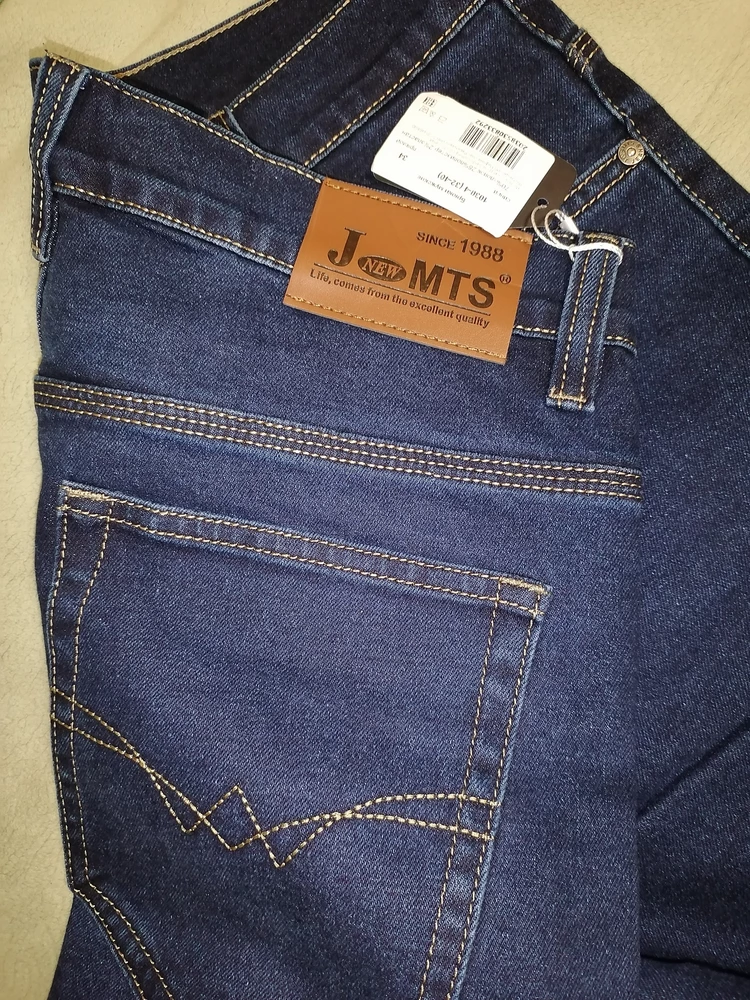 Отличные джинсы, размер соответствует. Все швы ровные, нитки не торчат, к покупке рекомендую.