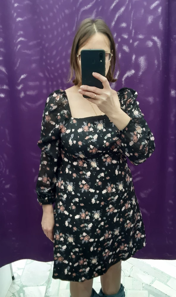 Платье не плохое.не мой фасон.