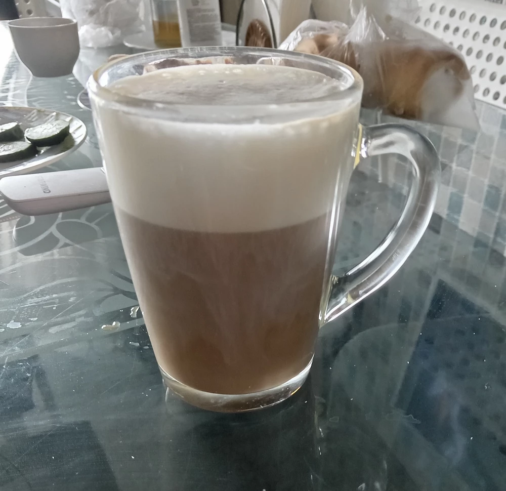 Все работает, 30 секунд и капучино готово . Батарейки АА 2 шт нужны, в комплект не идут .