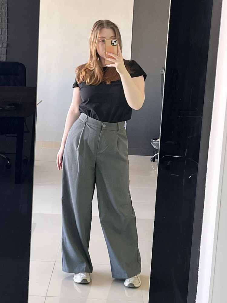 Штаны кайфовые, взяла еще пиджак