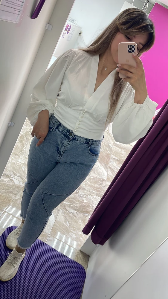 Шикарная блузка, ношу обычно 46,48 , а эта кофточка L (46) идеально подошла, спасибо продавцу, рекомендую к покупке