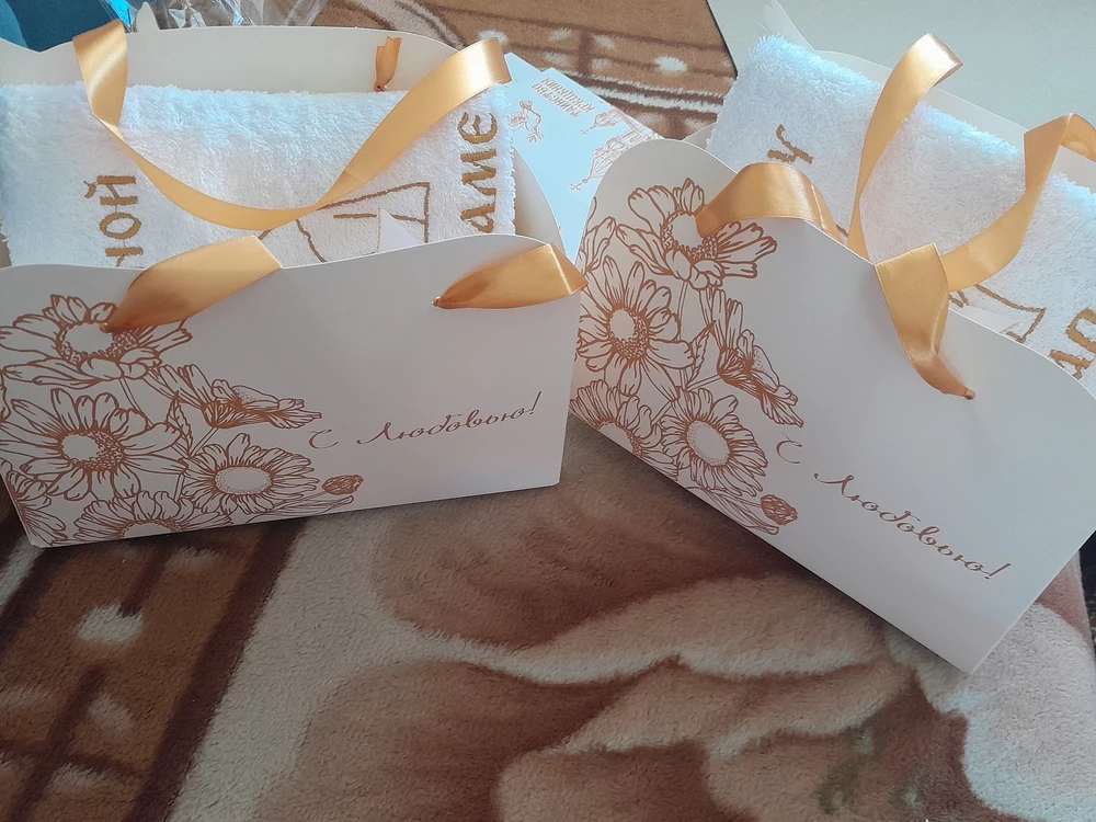 Очень красивый набор. Хороший подарок для крестных родителей. Спасибо за идею подарка.