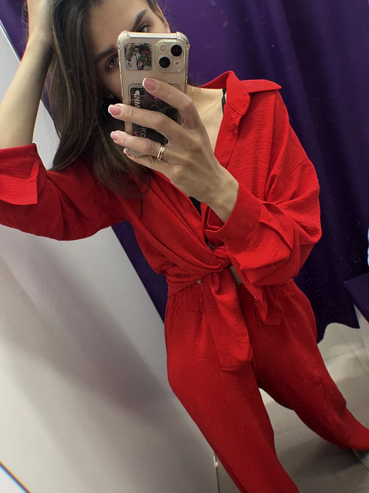 Очень красивый и супер удобный костюм. Легкая и приятная к телу ткань, рекомендую 👍