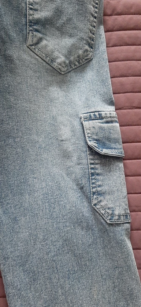 Сами джинсы неплохие, но ткань по деньгам 2 стишок вытянуть в разных местах, так себе качество, знала бы,что такое будет, конечно не взяла бы.