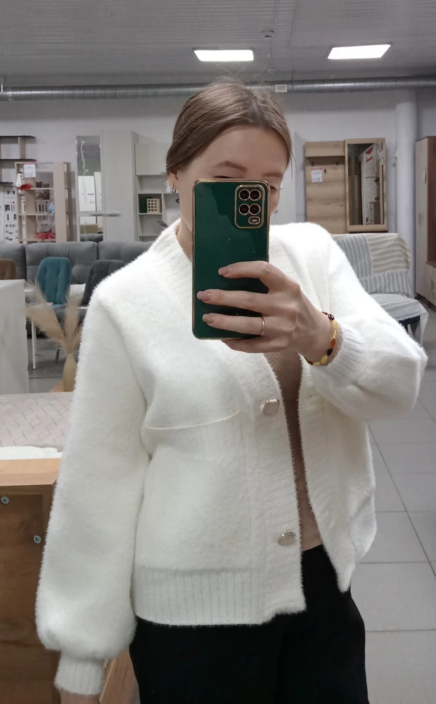 Теплый, мягкий, ну,очень уютный кардиган ❤️ Размер на 44 подошёл идеально. Однозначно, рекомендую 🔥