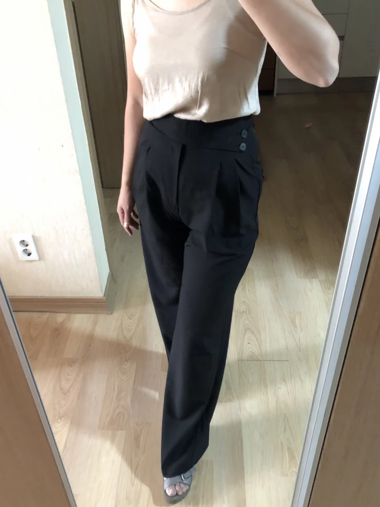 Сели отлично. Укоротила на пару сантиметров. Жаль, нет карманов.