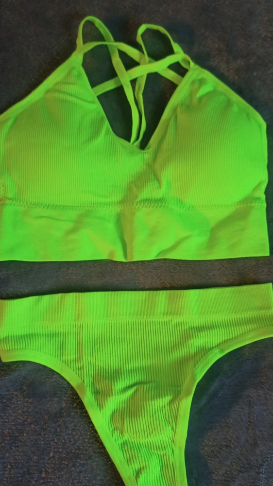 Спасибо продавцу, очень классный и яркий, просто 🔥, рекомендую.