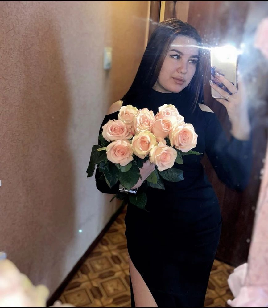 Платье огонь🔥
Немного горло узкое, но думаю растянется и все будет ок)