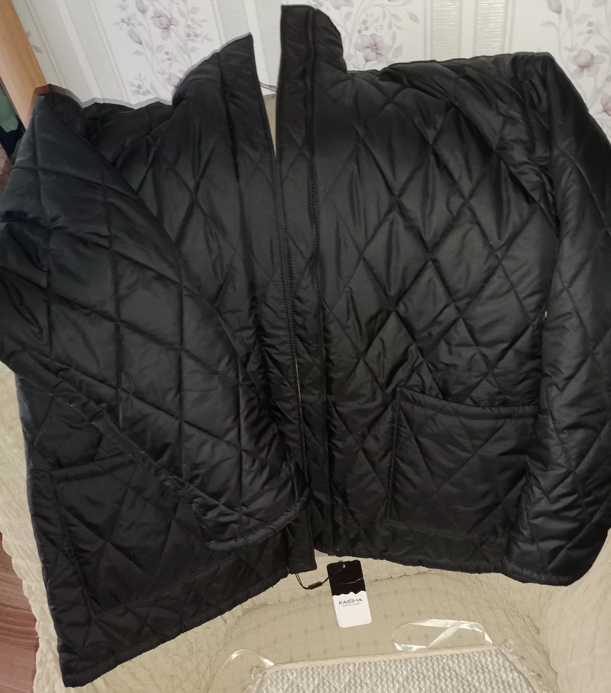 Куртка классная, двухсторонняя, качество хорошее, размер соответствует. Спасибо за быструю доставку.