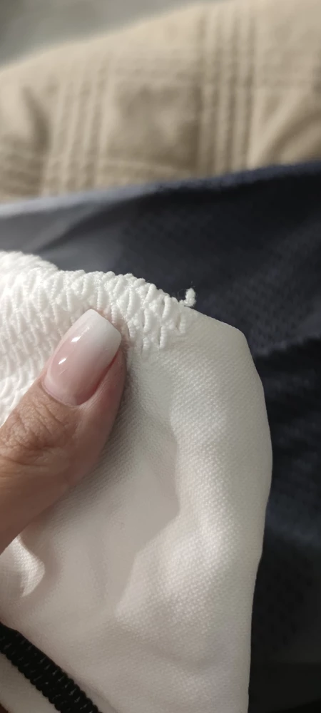 Лосины понравились,тянутся хорошо,удобные очень.

Даже затяжка не испортила впечатление,все равно выкупила их.
Цвет супер,можно как под белый,так и под черный верх.
Универсально