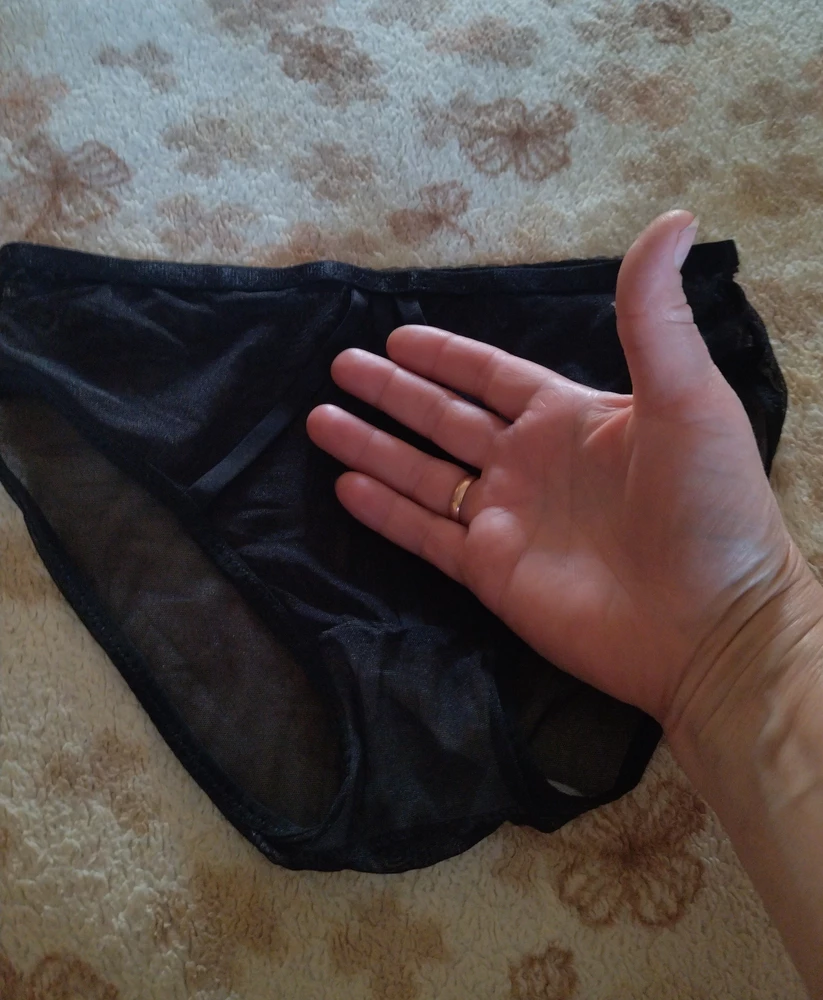 Бюстгальтер хороший и соответствует размеру, а плавки в подарок положили маленькие, где-то на 42 размер (((, обидно куда их теперь девать