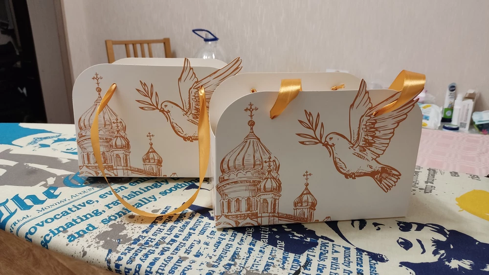 Хорошее качество, хорошо упаковано, крестные довольны