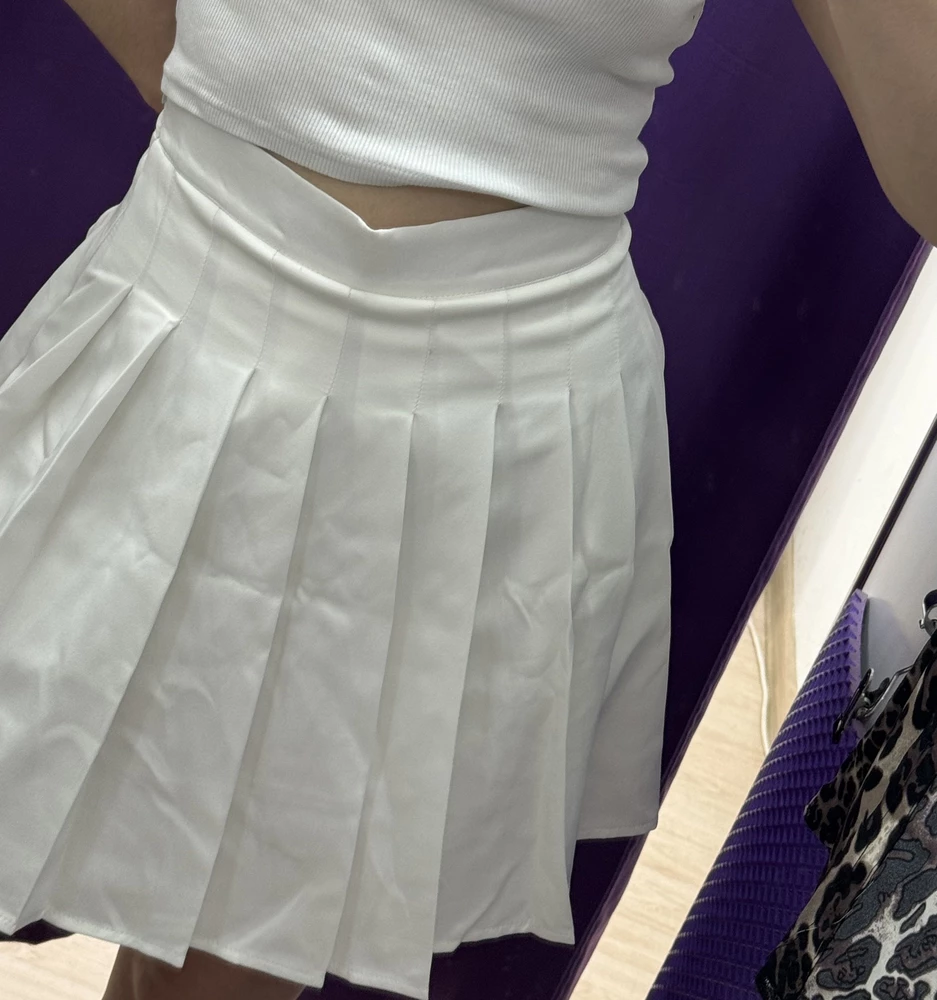 Очень некрасиво собирается в поясе(
И дело не в размере. Перемерила все от 42 до 46, на каждой такая проблема🥲