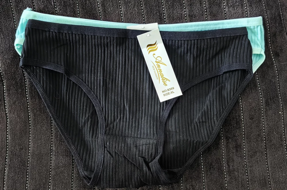 Из упаковки только 2 трусов были в размер. Продавец заявил, что отклонение в 1 см норма, об эластичности. Однако факт остаётся фактом. Голубые трусы, что на фото действительно очень эластичные. В остальных тугие резинки, которые врезаются в тело. Однозначно недовольна товаром