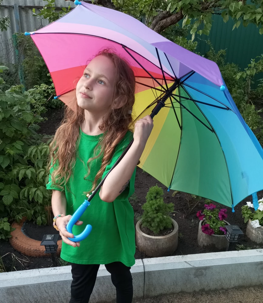 Зонтик хорошего качества, подойдёт деткам и постарше. 
Удобный, яркий 👍