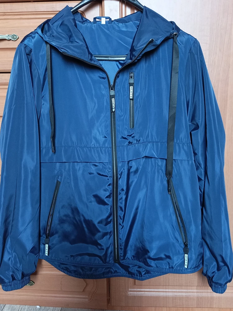 Была приятно удивлена качеством пошива.
Швы ровные. Давно не видела такое качество. Цвет понравился - насыщенный синий .
Покупкой довольна 👌