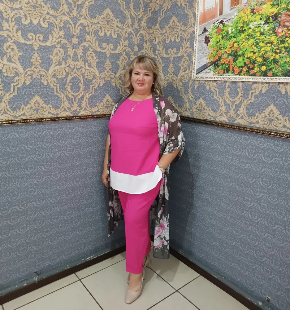 Костюм красивый, но есть одно но, топ явно коротковат, особенно в 60р, идет в размер, пришлось дошивать.