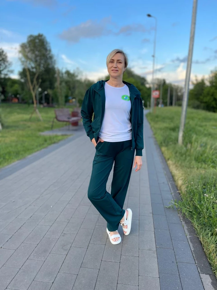 Костюм просто отличный! Я беру второй этого бренда и просто не могу нарадоваться. Садится идеально,пошив давно такого не видела