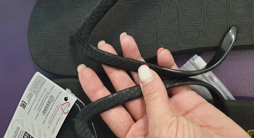 Была приятно удивлена,качество очень хорошее :ни клея, ни потертостей, ровные края.Очень довольна,советую 👍