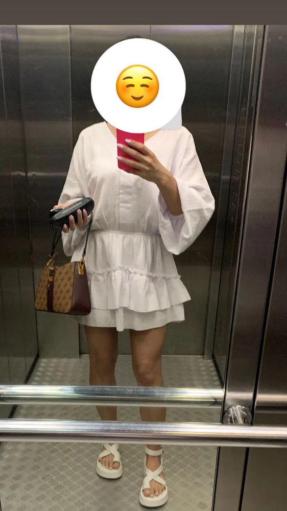 Красивое платье. Мой рост 156 , оно только только , на рост выше будет уже туника. Немного просвечивает, но не критично, куплю под него шортики