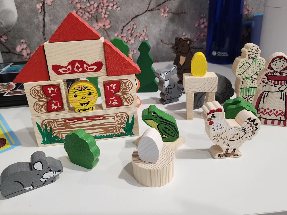 Игрушки яркие, запаха краски не имеют, соответствуют описантю) довольна безумно, спасибо))