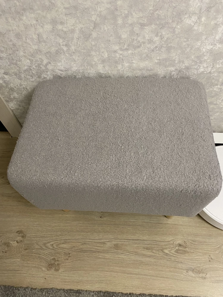 Банкетка отличная! 
Все очень аккуратно и ровно прошито, очень хорошо упаковано.
За упаковку отдельное спасибо! Все пришло в коробке красиво сложенно и обернуто, сама коробка дополнительно обернута в пленку.
Собирается буквально за пару минут.
Доставка быстрая.
Однозначно рекомендую к покупке эту стильную банкеточку! 
Спасибо!