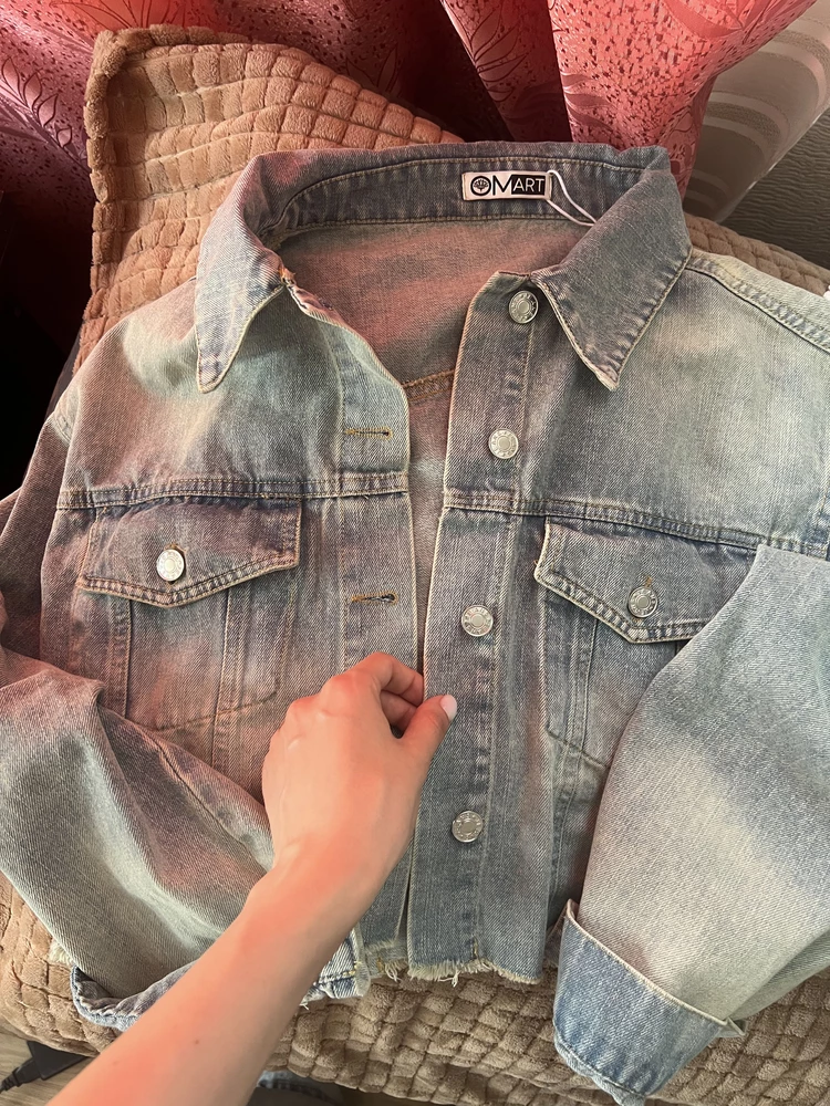 Супер джинсовая куртка ,очкнь довольна ,размер соответствует ,как раз на лето🥰