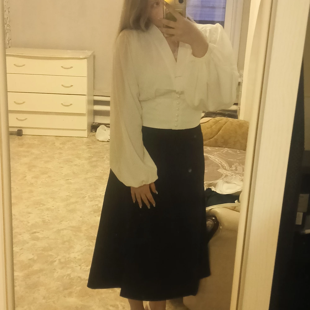 немного большеват в груди, но булавка спасла меня! а так вау-вау!