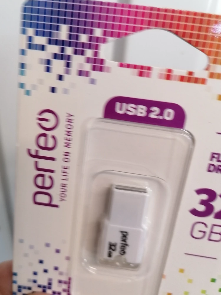 Флешка на блистере, буду ещё заказывать. Все понравилось.