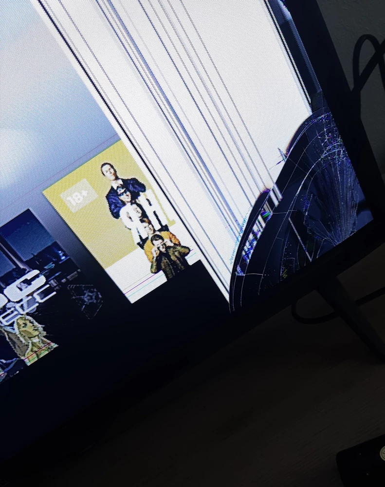 Не посмотрела в пункте товар.
Домой пришла, включила и там повреждение на экране.
Создала заявку по браку, отклонили! 
Просто почти 8 тысяч на ветер...
Вобщем не советую покупать у данного продавца.
А я подам в суд, и буду судиться до конца, тем более я сама в суде работаю! 
Безсовестные!