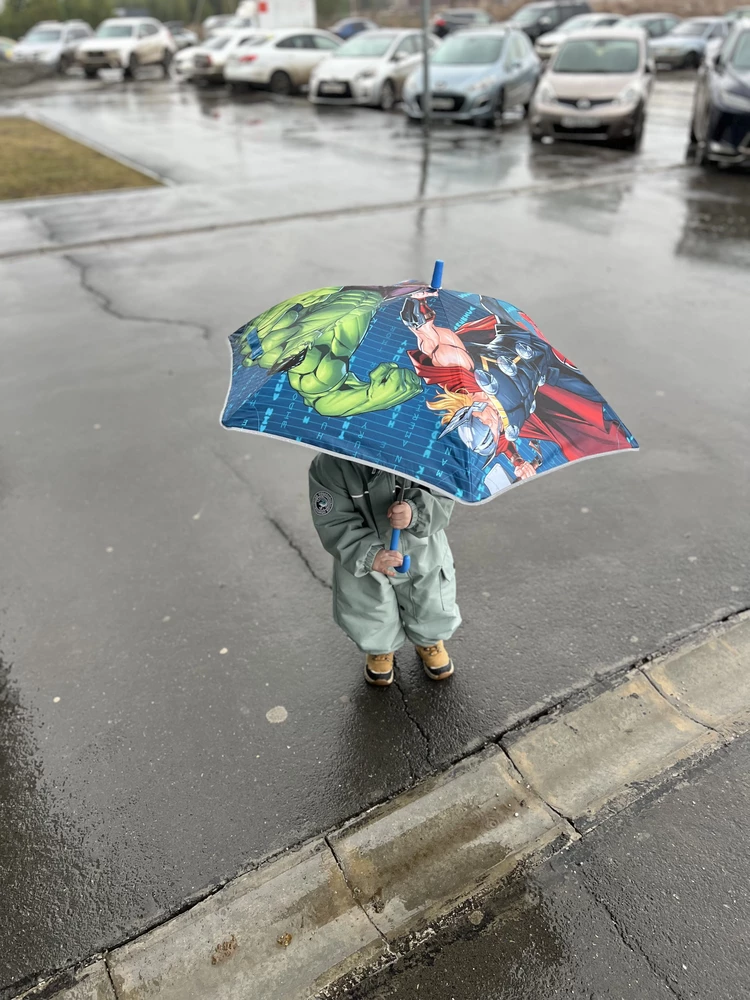 Хороший качественный зонт, очень удобный для ребенка