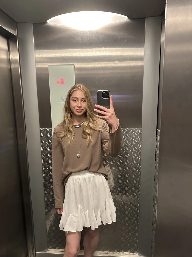 Отличная юбка, и качество и длина. Ношу теперь постоянно 😍